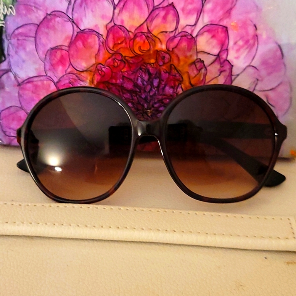 4/$50 Vince Camuto women's retro sunglasses